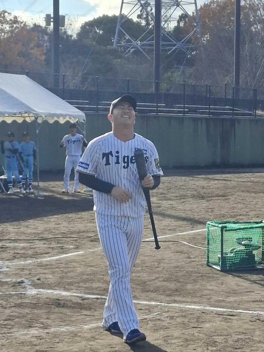 【画像・写真】阪神・桐敷拓馬＆富田蓮がリアル野球盤でガチ勝負　OBの狩野氏＆今成氏も参戦