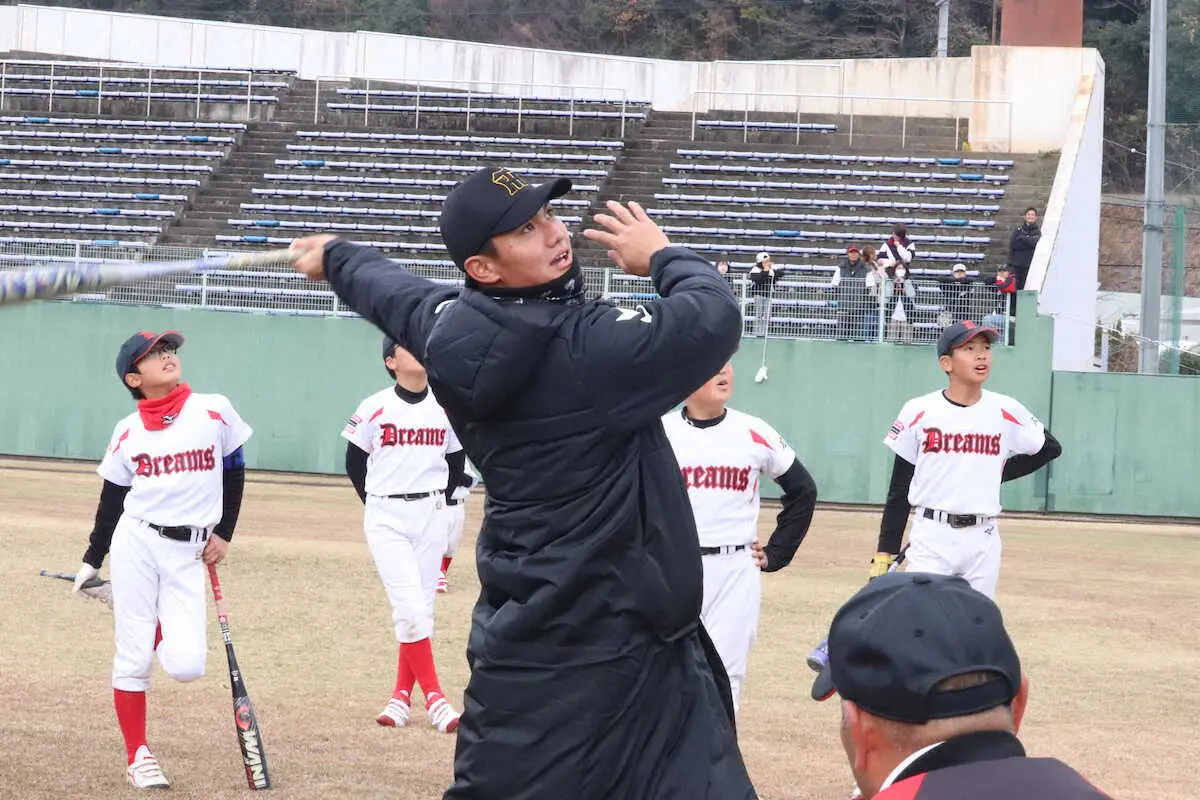【画像・写真】阪神・西純矢　“同学年”楽天・黒川から広角打法学ぶ　「いろいろ聞きながら」合同自主トレ敢行
