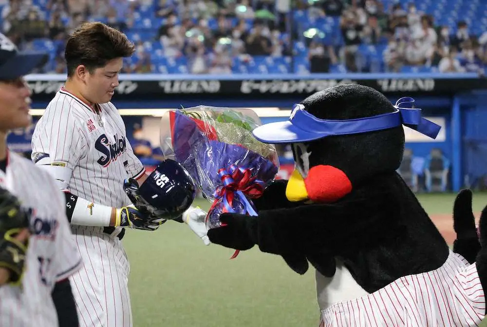 【画像・写真】ヤクルト球団マスコット・つばみ　Wソックスと契約合意の村上宗隆にエール「いってらっしゃい！」