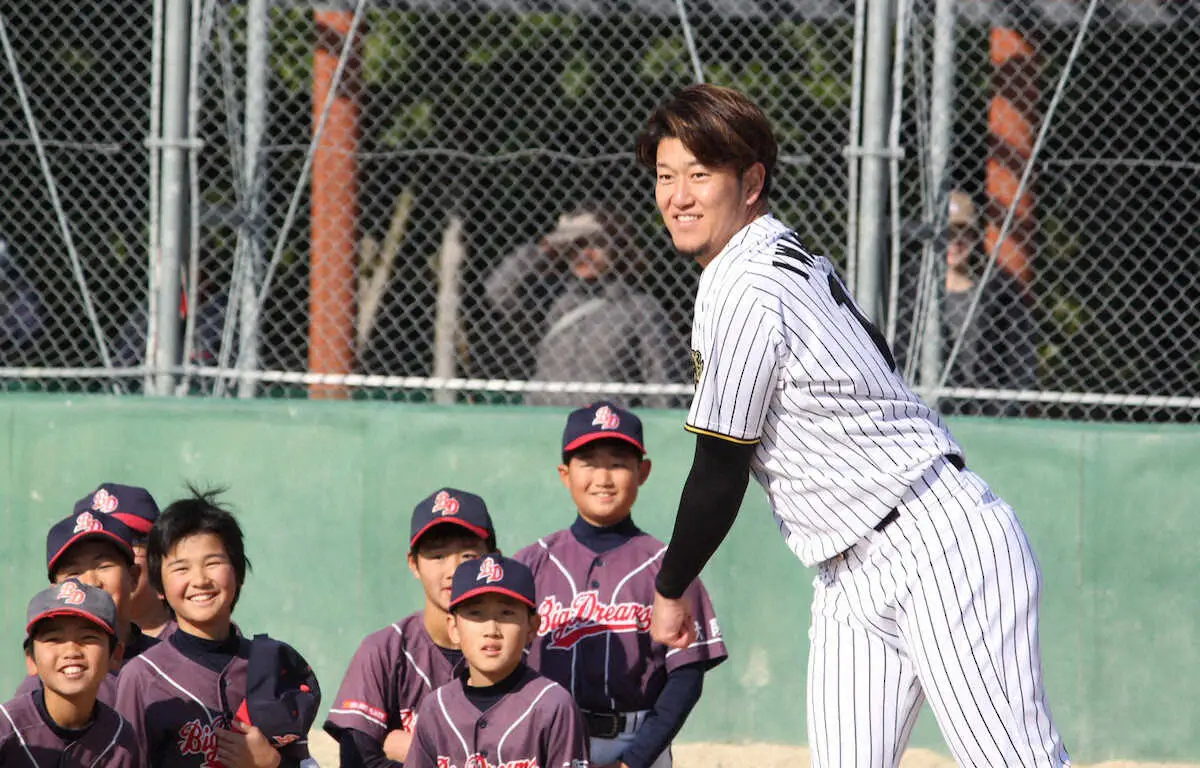 【画像・写真】阪神・岩貞祐太　笑福亭鶴瓶と遭遇「（縁起が）めっちゃいいでしょ」　エールもらい来季のモチベーションに