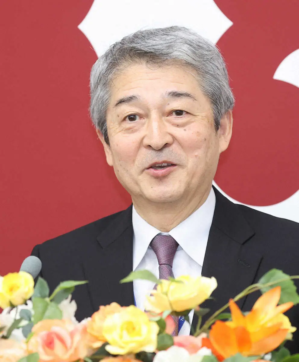 【画像・写真】巨人仕事始め　国松社長あいさつ「干支は午。前に進んでいく動物。今季のスローガン“前進”にぴったり」