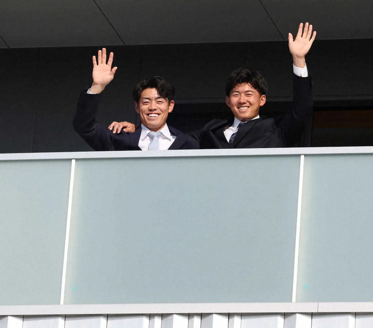 【画像・写真】阪神・新人選手が「虎風荘」に入寮　ドラ1立石は、森下から贈られたマグカップ持参