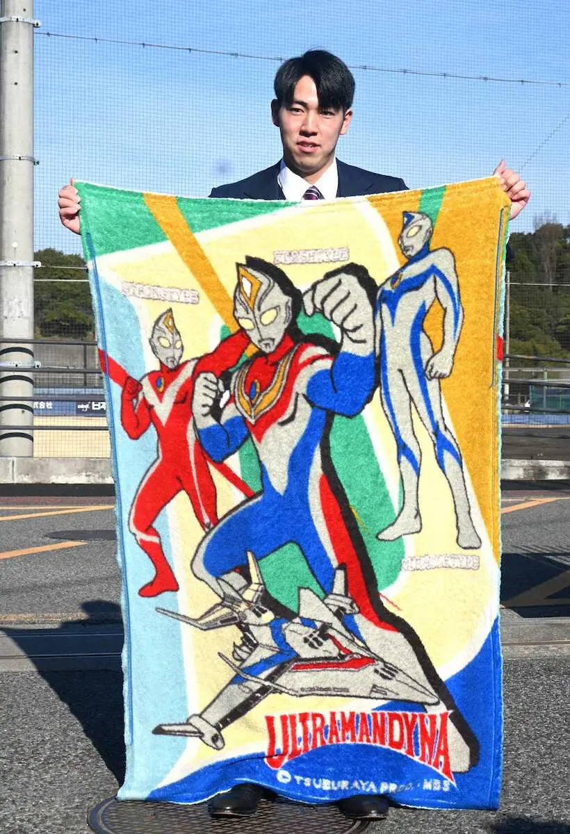 【画像・写真】日本ハム育成ドラ2・横山　ウルトラマン毛布持参して入寮「ボロボロだけど…一番寝心地が良いんです」