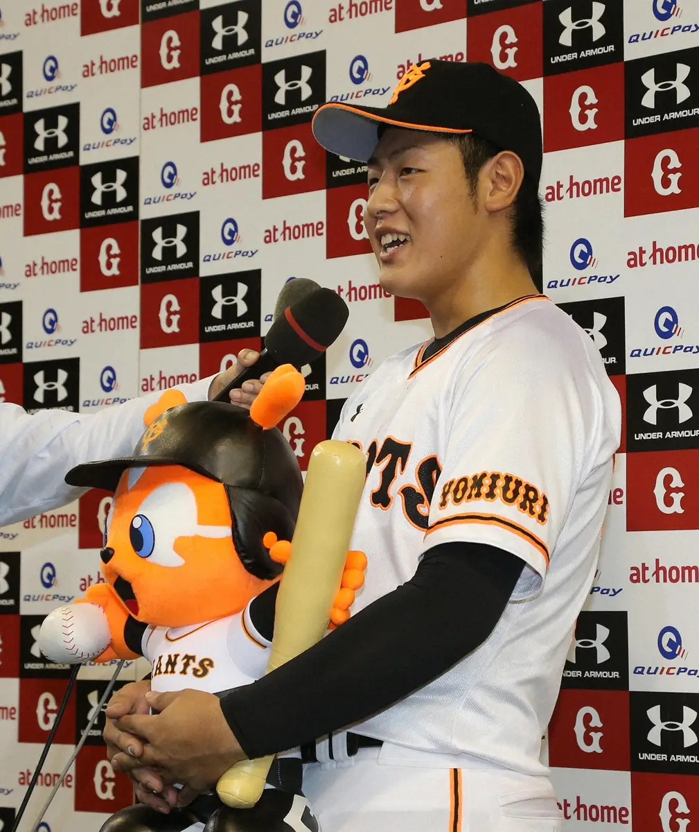 【画像・写真】「希望の轍に幸あれ」旅立つ岡本和真に巨人が粋なメッセージ動画2分59秒　伝説のジョニー・デップ発言も