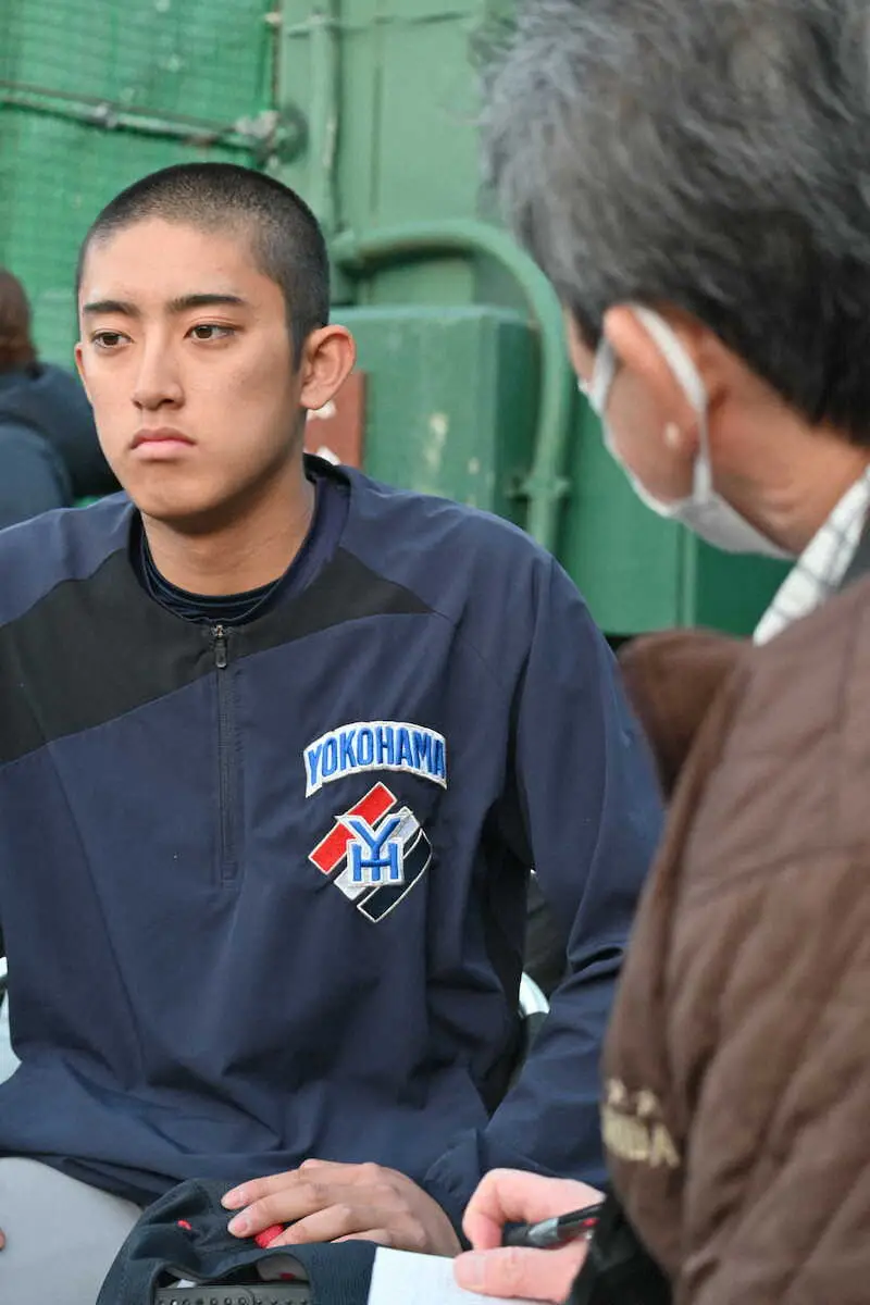 【画像・写真】選抜甲子園出場は微妙な状況…横浜の「ドラ1候補」織田翔希は熟考の末、今年の漢字を「一」に決定
