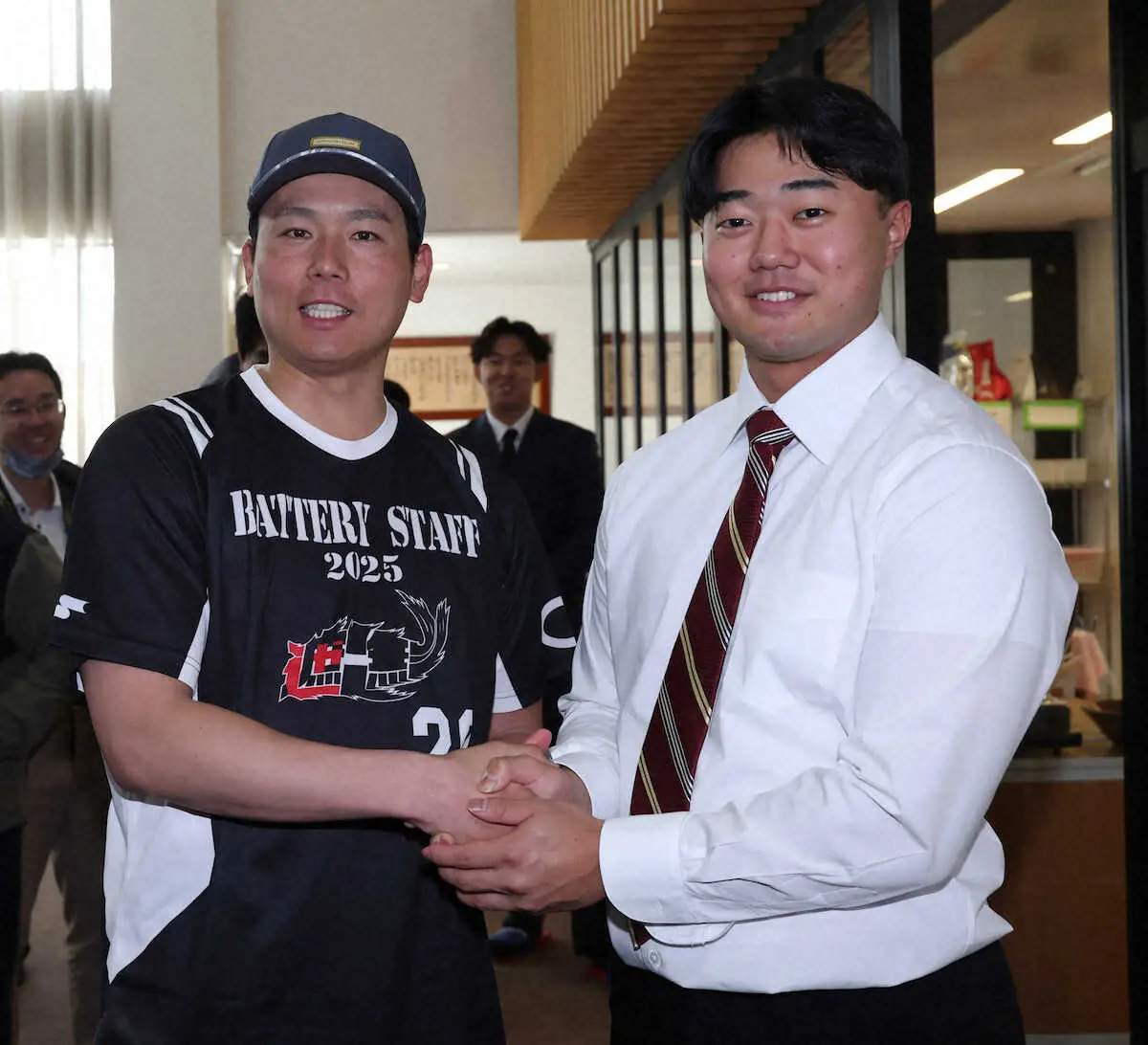 【画像・写真】広島ドラ4工藤泰己へ栗林良吏から金言!?「いっぱいサウナに行くといいよ」