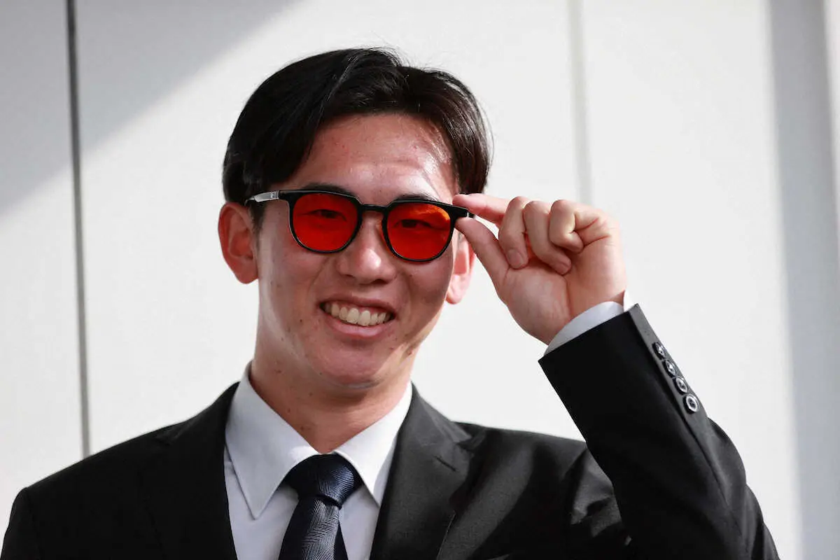 【画像・写真】西武ドラ1・小島　ブルーライトカット眼鏡持参で入寮　両目とも視力1.5も「目は大事にしている」