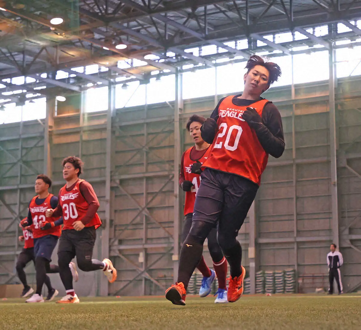 【画像・写真】楽天が新人合同自主トレ開始　2位の伊藤樹はシャトルランで7番目の93回も「投げる体力はある」と自信