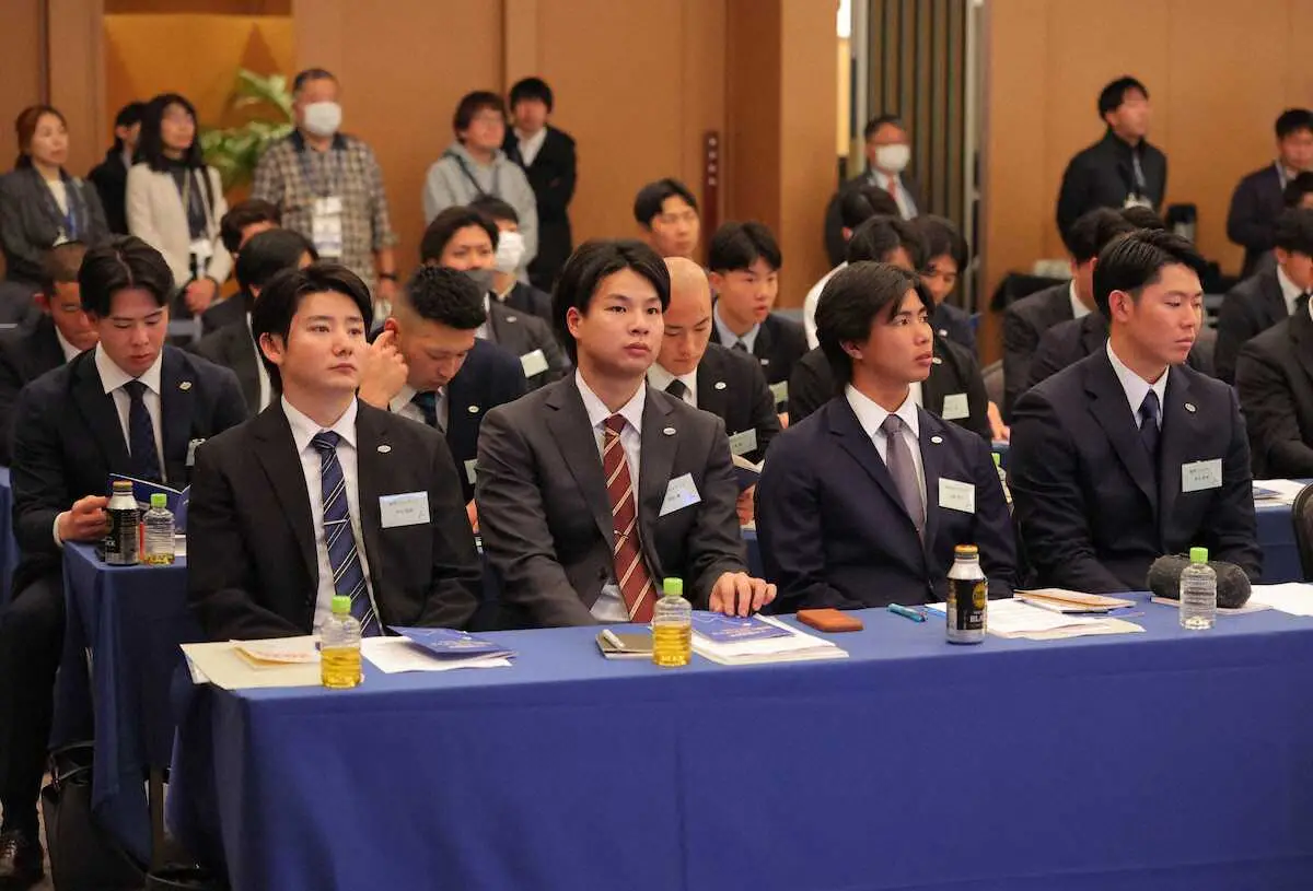 【画像・写真】巨人のドラフト1位・竹丸ら新人研修参加　同じ社会人出身左腕・能見氏の講演には感激