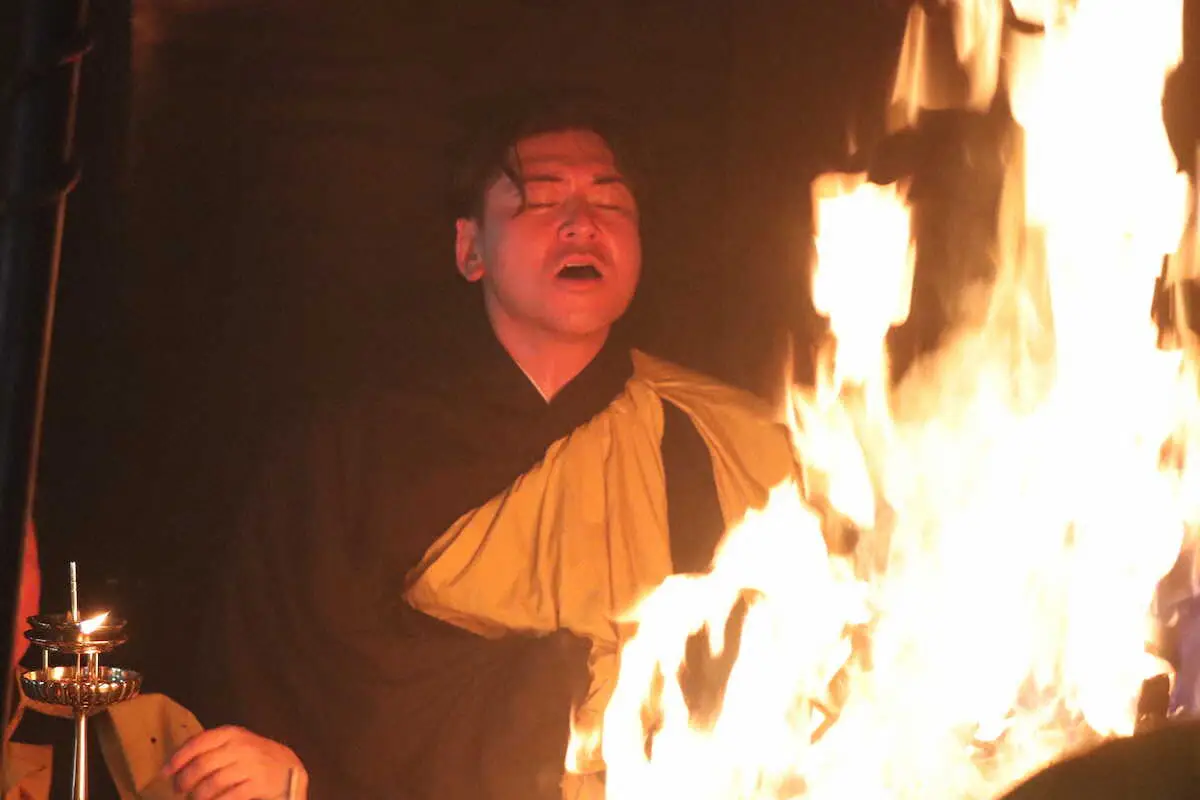 【画像・写真】広島・会沢翼　10年連続の護摩行挑戦　チーム最年長37歳「今年も始まったなという気持ち」
