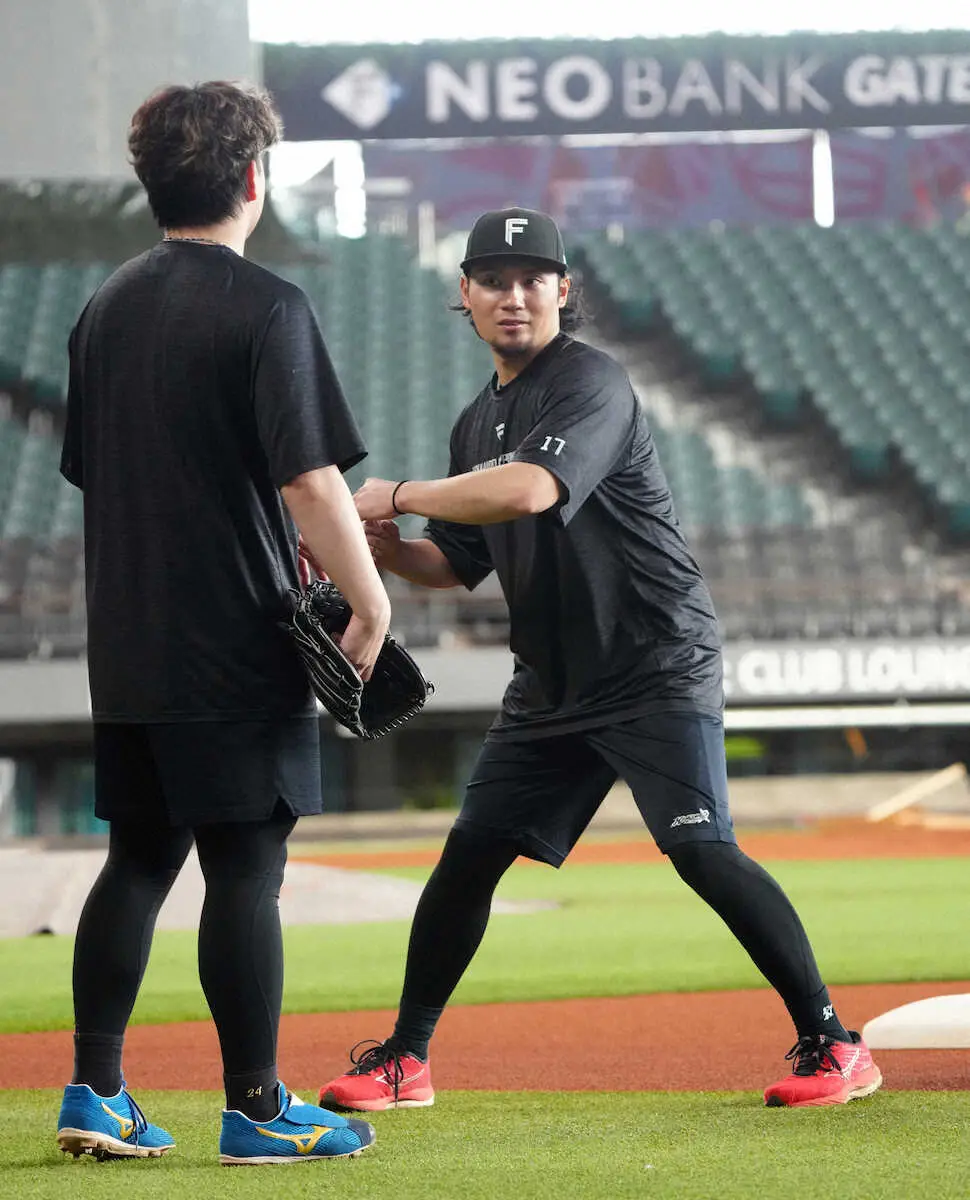 【画像・写真】日本ハム・伊藤大海　W優勝でダルの道だ！「常識をぶっ壊していきたい」と自然体調整