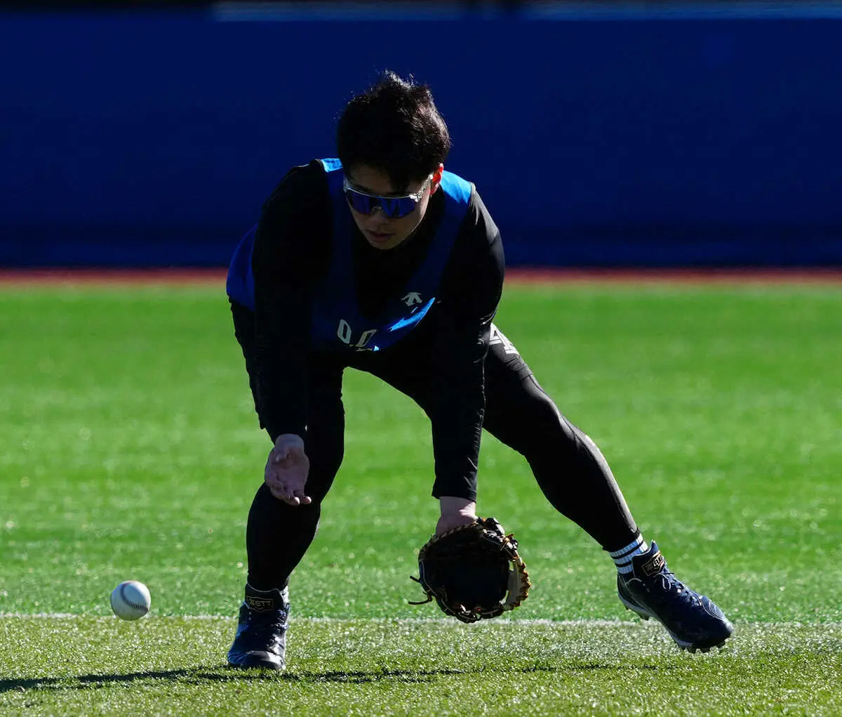 【画像・写真】DeNA「ルーキーズ」が横須賀市歓迎式に出席　地元野菜提供にドラ1小田「肉も野菜も」と食欲アピール