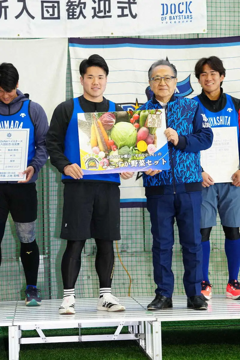 【画像・写真】DeNAドラ1・小田　歓迎式で“猛アピール”　野菜の提供喜びつつ「肉もお米も必要」