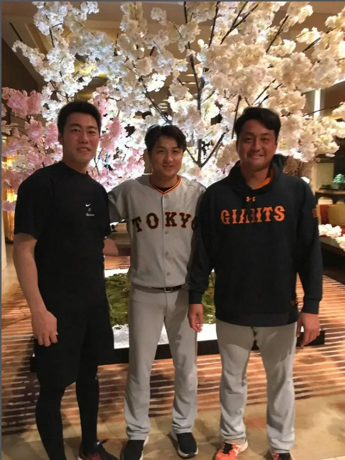 【画像・写真】高橋由伸氏　引退の沢村拓一氏ねぎらう「数日前に連絡もらいました」…同じ誕生日の貴重3ショットも