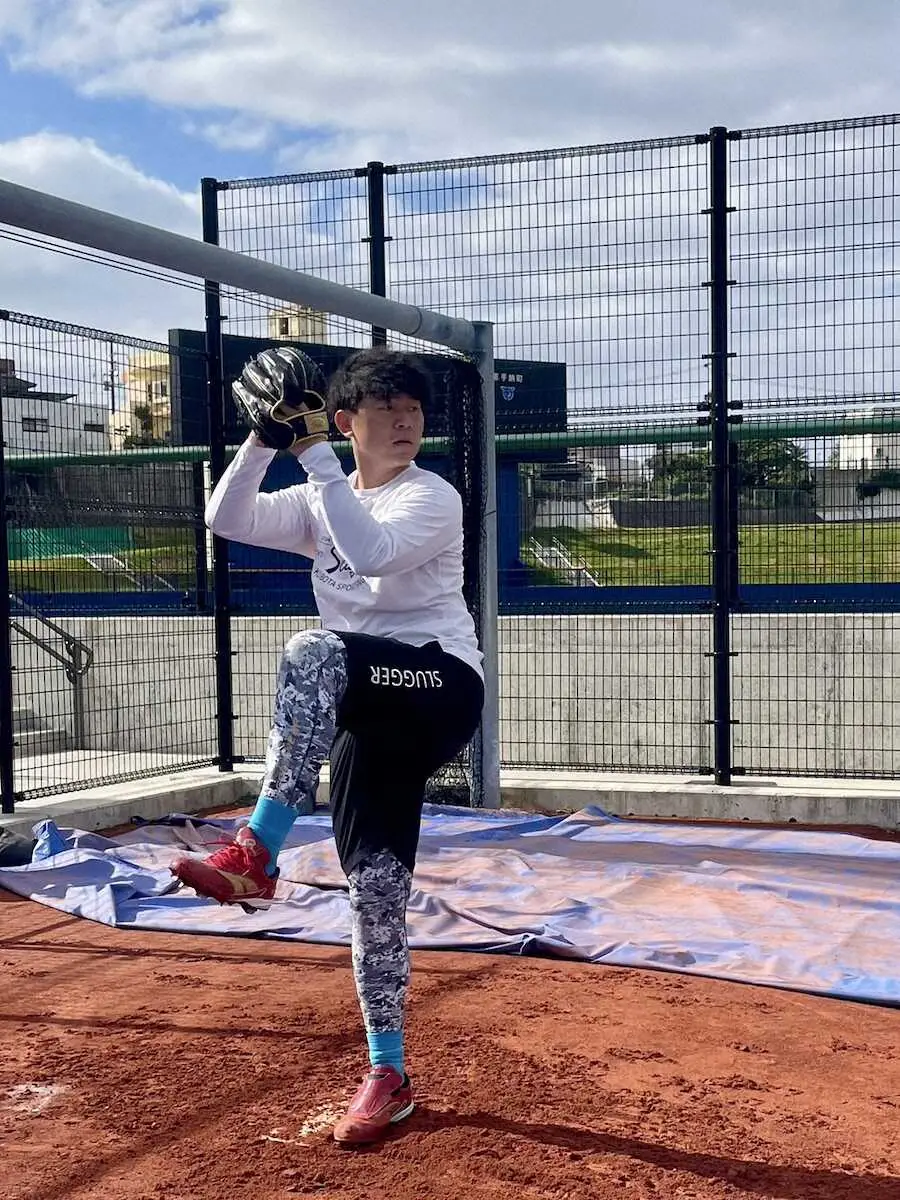 【画像・写真】楽天・西口　WBC球で調整「選んでいただいた時に、しっかりと結果を残せるような準備を」
