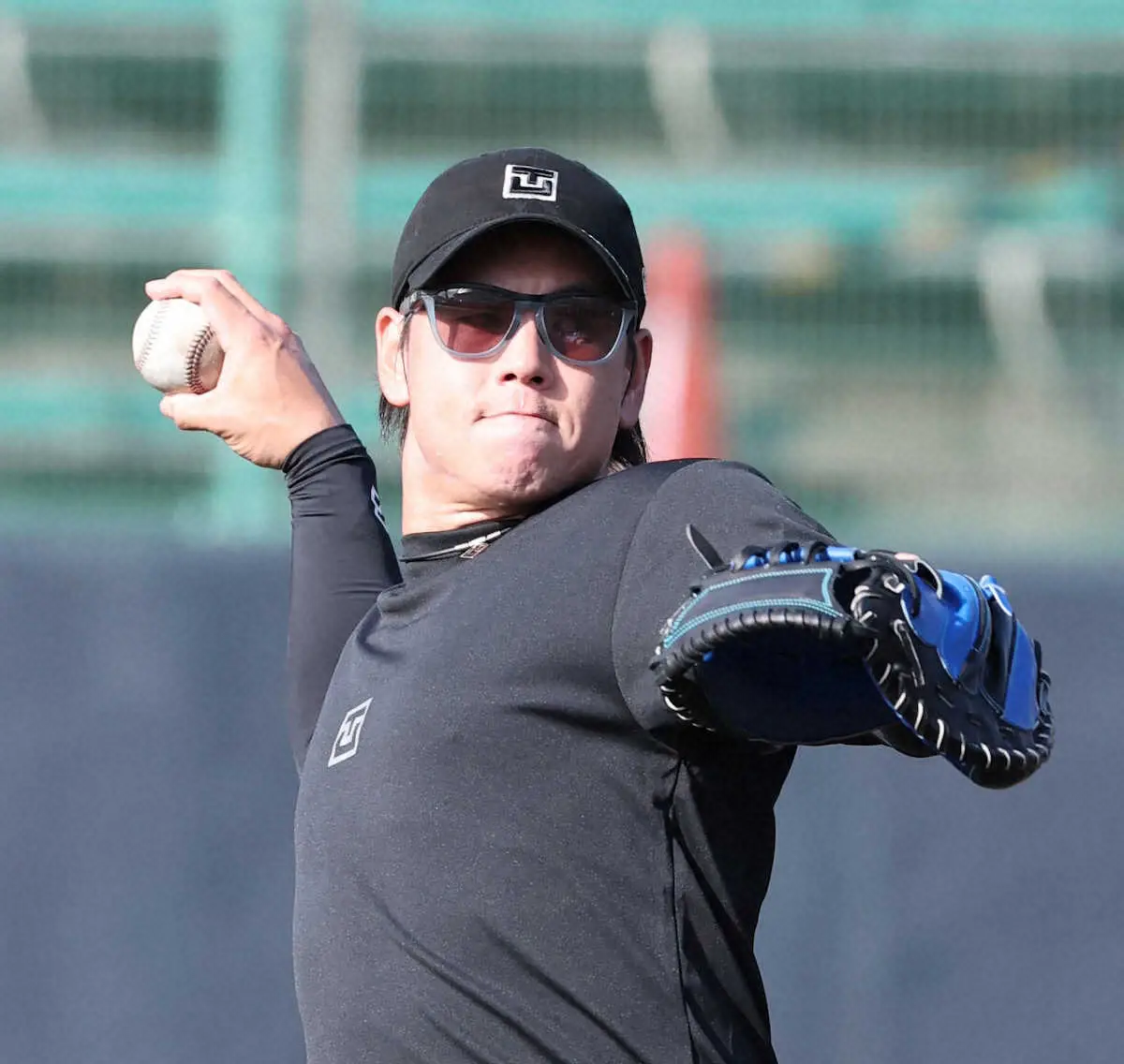 【画像・写真】阪神・梅野隆太郎　35歳シーズンでの虎生え抜き最年長開幕マスクつかむ　自主トレで“合体”ギータに刺激