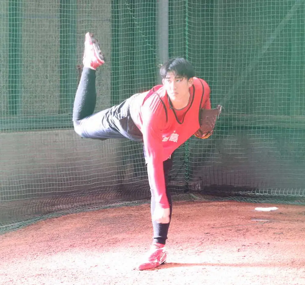 【画像・写真】広島ドラ2斉藤汰直　初ブルペンも投球内容に不満げ「上半身と下半身でバラツキがある」