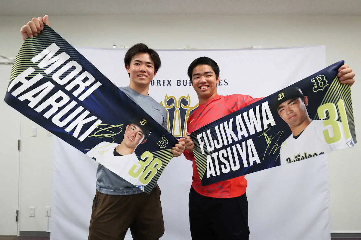 【画像・写真】オリックス・ドラ1藤川敦也＆ドラ2森陽樹　名コンビ誕生に「新婚さんみたい」の声