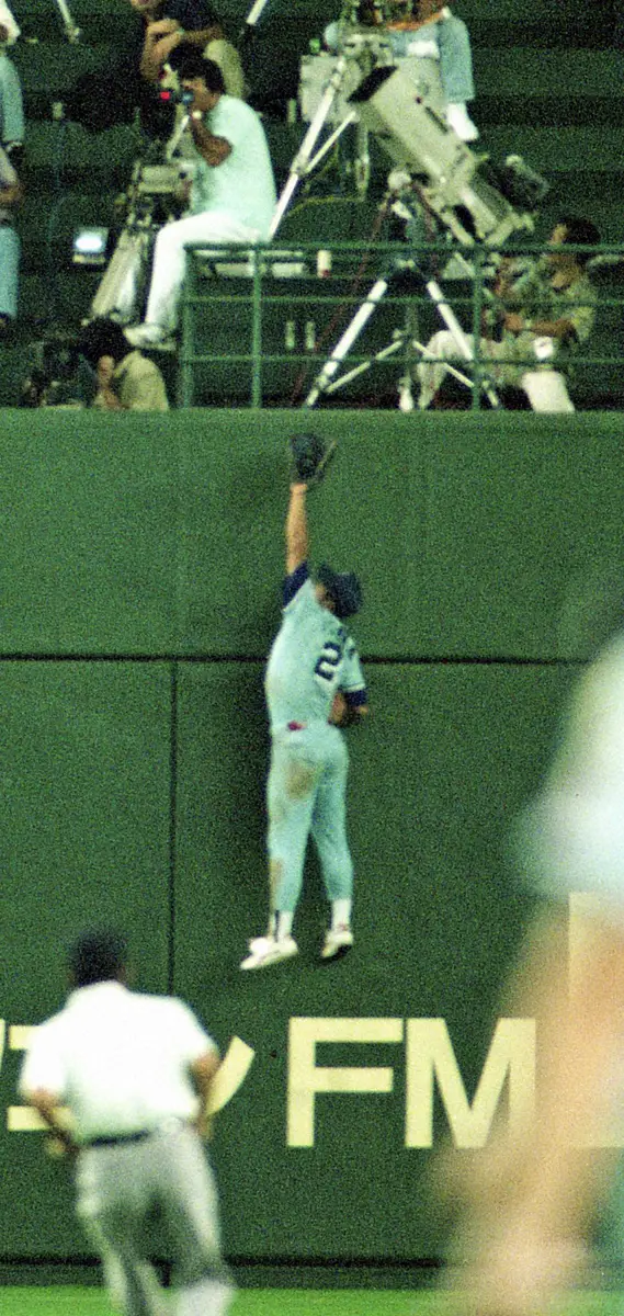 【画像・写真】飯田哲也氏　代名詞となった“フェンス際の大ジャンプ”をする理由「ピッチャーに見せたかった」