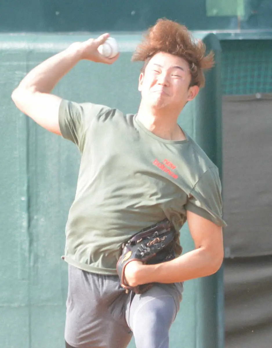 【画像・写真】ヤクルト奥川恭伸　ブルペンで102球の半袖熱投　気温10度以下でも「鈍感力」で寒さ無視！