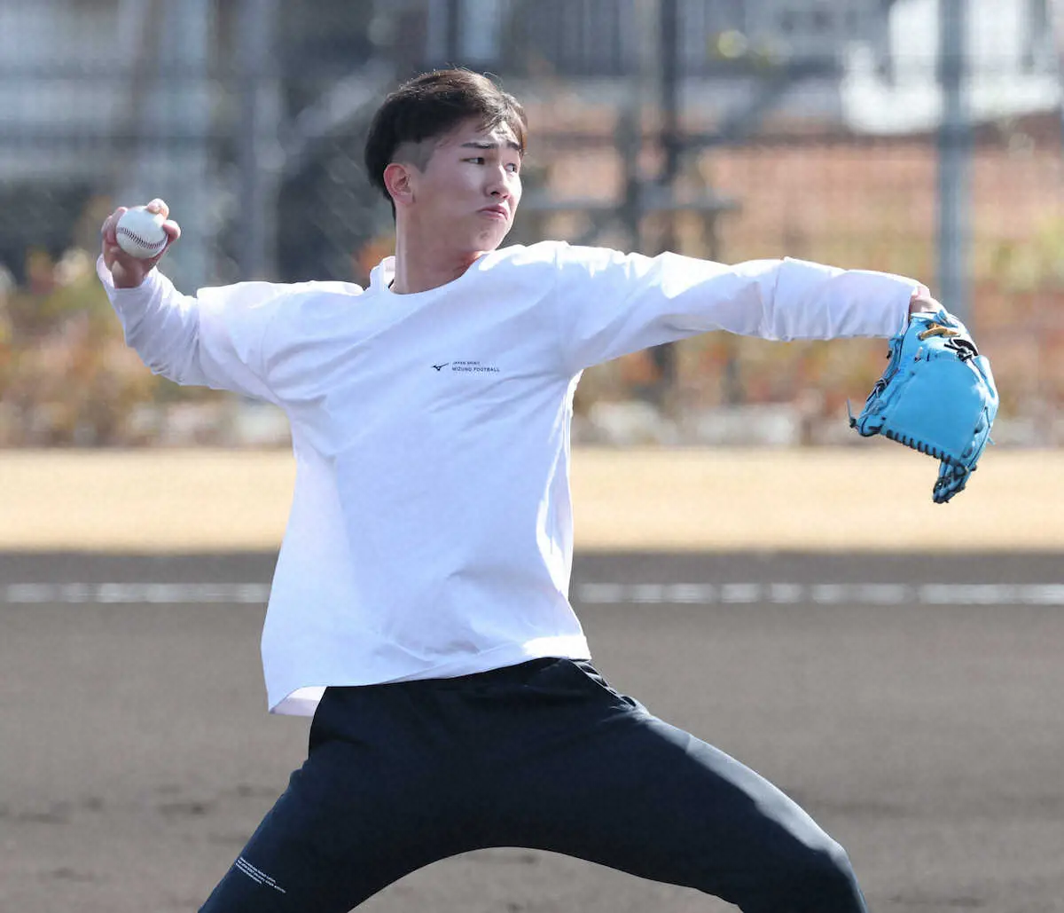 【画像・写真】阪神・今朝丸裕喜が単独自主トレでパワーアップだ　走り込み&筋トレに自信「フォームの崩れを確認したい」