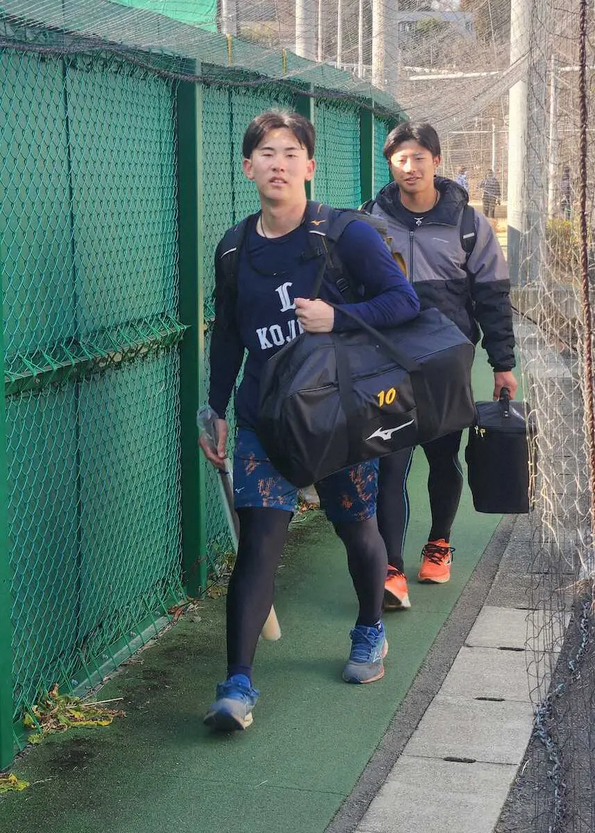【画像・写真】西武ドラ1・小島　春季キャンプで“ブルペンの番人”に「いろんな投手のボールを受けたい」