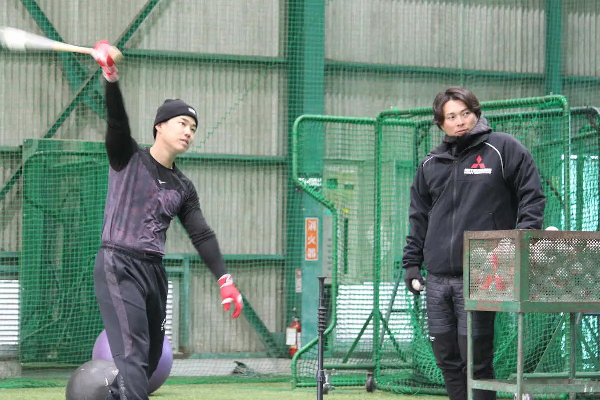 【画像・写真】トンボかけに球拾いも…元阪神・北條が先輩・糸原の練習をサポートする理由「こんだけ練習をやっていたら」