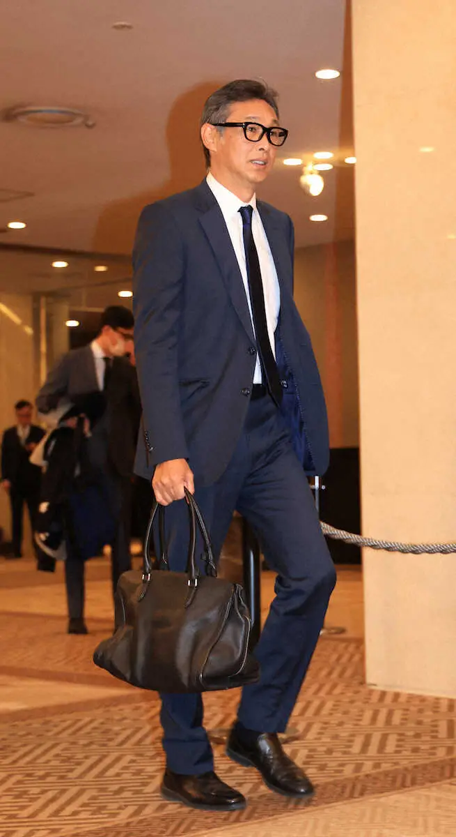 【画像・写真】西武・西口監督“走塁改革”に意欲　「統一ベース」について「ランナーの走路なども変わってくる」