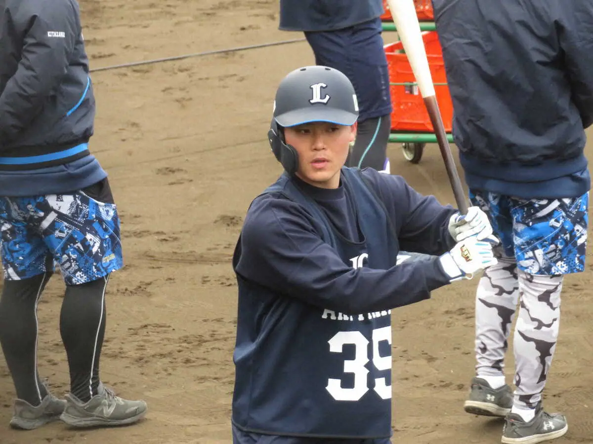 【画像・写真】西武ドラ3・秋山　最強寒波も何の！軽快バッティング「しっかり準備すれば大丈夫」