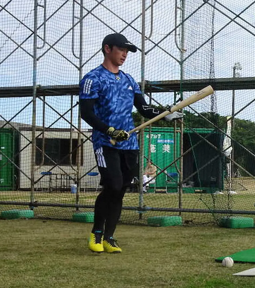 【画像・写真】阪神・近本光司　「打撃の原点」センター返しの徹底に手応え　沖永良部島での自主トレ打ち上げ