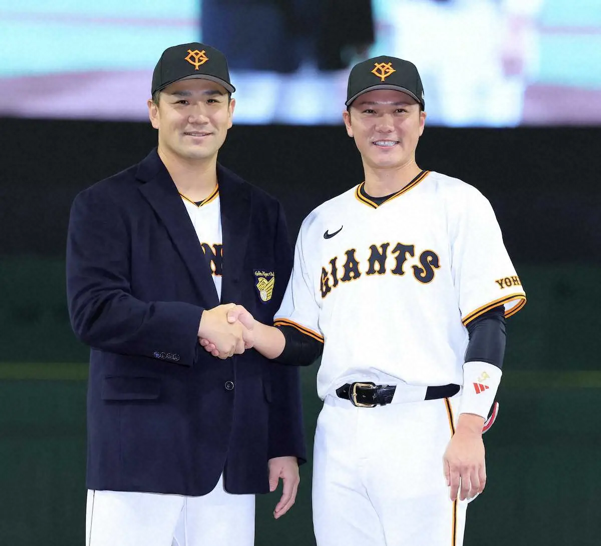 【画像・写真】初々しい！名球会総会に初出席のマー君　スーツ姿で直立不動　坂本勇人の「何してんの？」に…