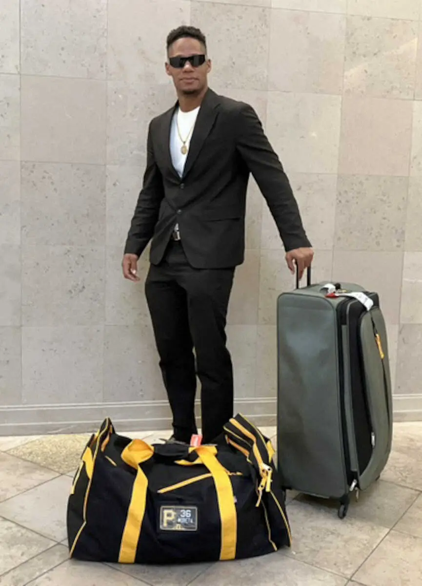 【画像・写真】阪神新外国人・モレッタが来日　「チームの優勝に貢献できるように、100％でプレーします」