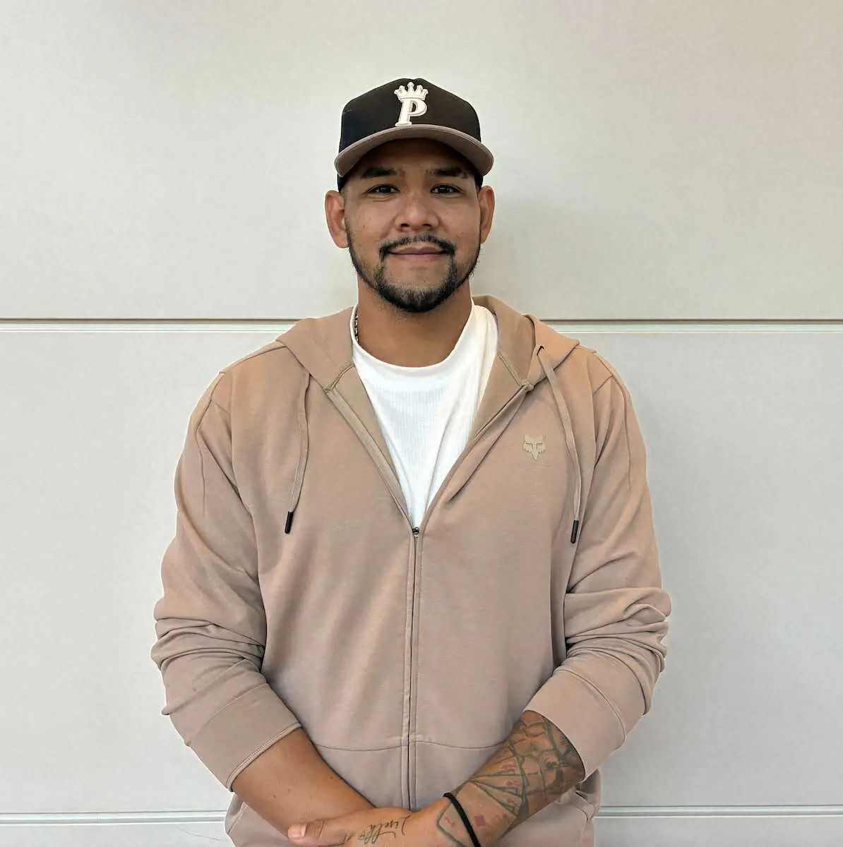 【画像・写真】DeNAの新外国人・ルイーズが来日　メジャー通算282登板の守護神候補は「100％ベストを尽くす」