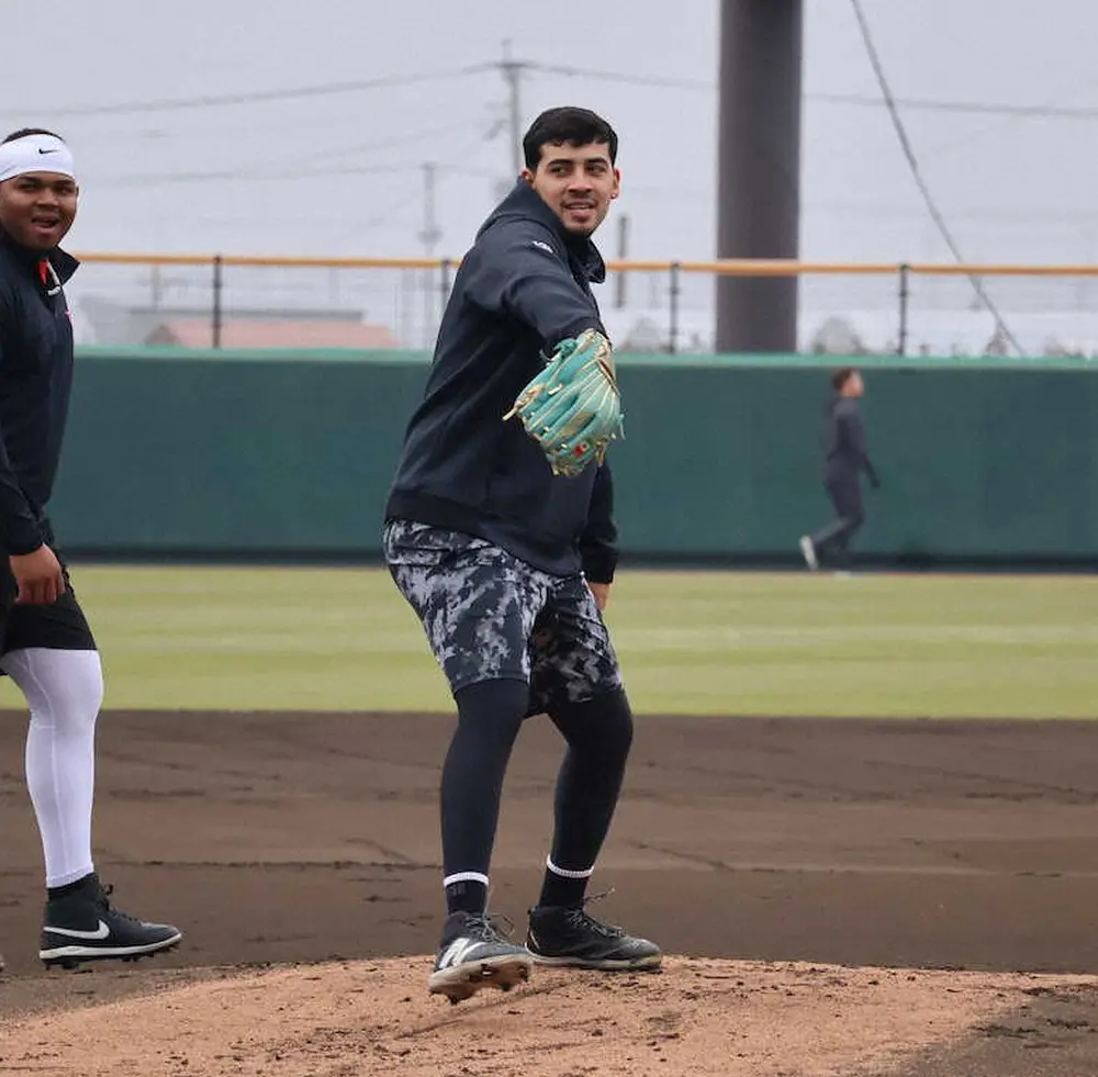【画像・写真】ソフトバンク　育成左腕アルメンタ「開幕前に支配下を」WBCでメキシコ代表に内定