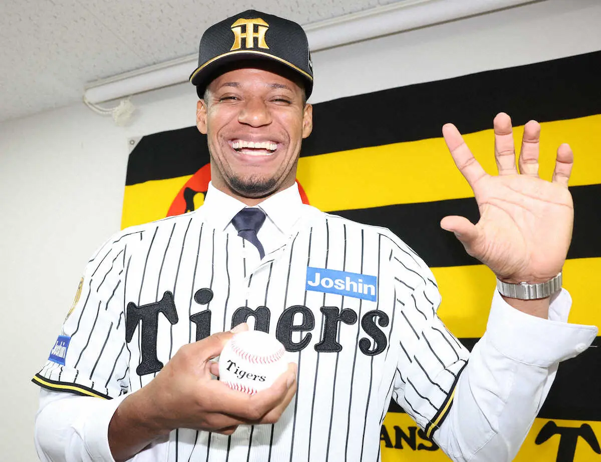 【画像・写真】阪神　新加入のモレッタが入団会見　「ナルトのモニュメントに行ってみたい」