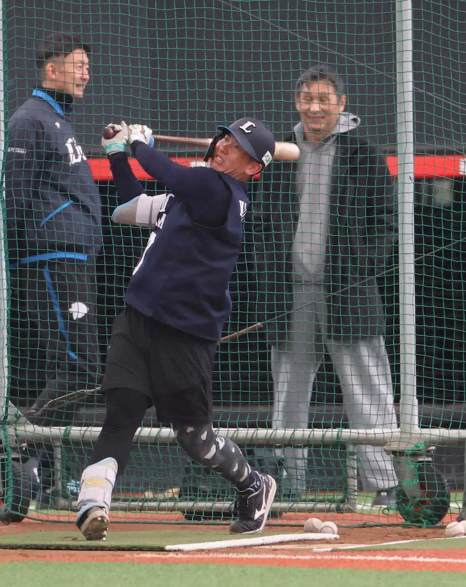 【画像・写真】西武　ドラ1・小島大河は西口監督らが見守る前で快音連発　新人合同自主トレ最終日「しっかり終われた」
