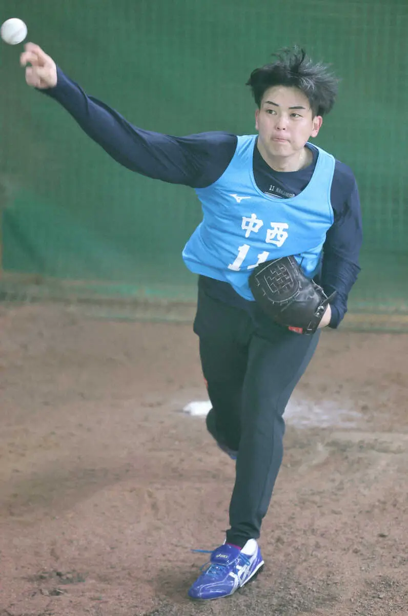 【画像・写真】中日ドラ1中西聖輝「例年よりも早い段階で状態も上がって…」新人合同自主トレをブルペン締め