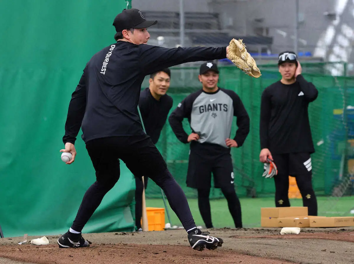 【画像・写真】巨人ドラ1竹丸　合同自主トレ初日にブルペン入り　新主将の岸田相手に投げ「結構緊張しました」