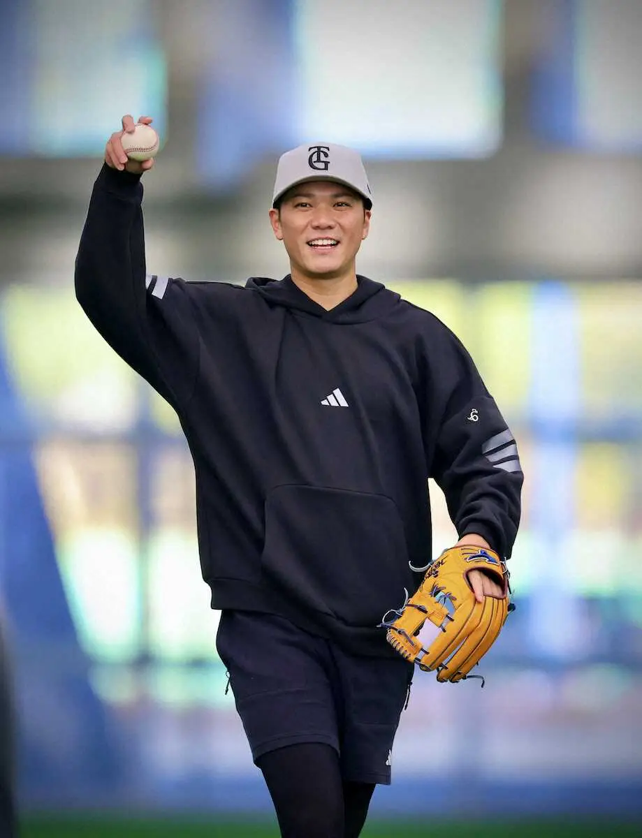巨人・坂本勇人が合同自主トレ参加 ノック、ティーやフリー打撃で元気