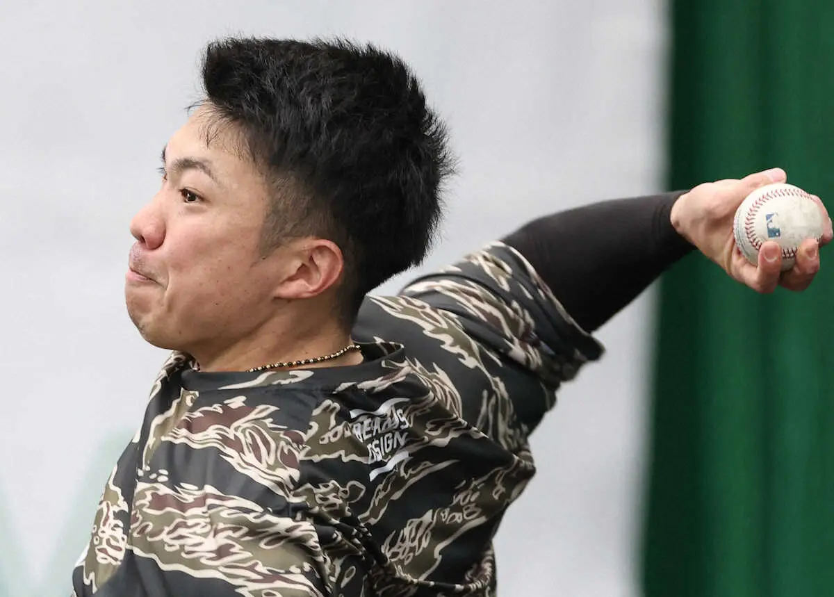 【画像・写真】阪神・石井大智が先乗り自主トレで初ブルペン入り　WBC使用球を使い変化球織り交ぜ25球