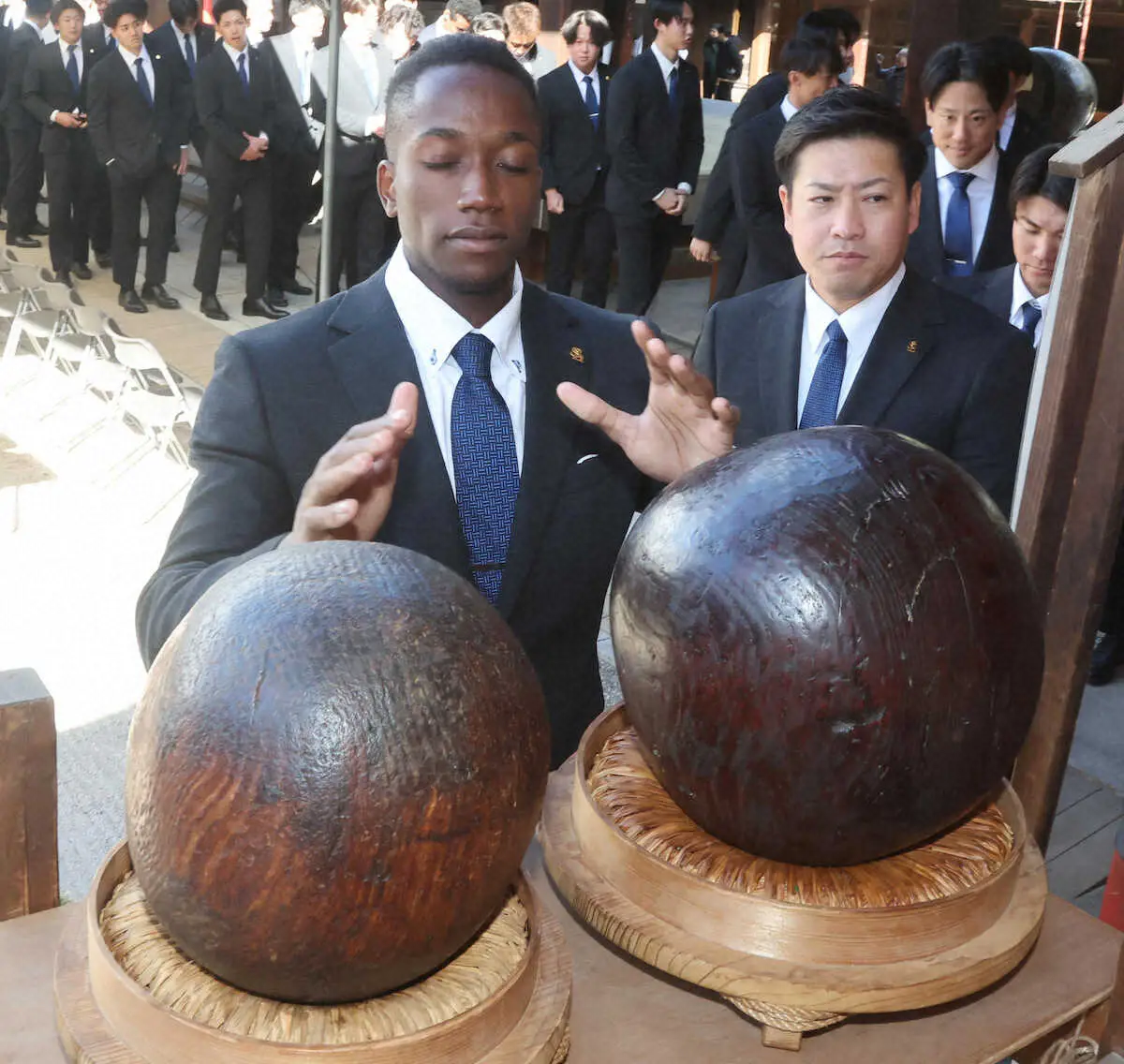 【画像・写真】ソフトバンク・イヒネ「どこでも頑張ります」内外野グラブ用意　高卒4年目で初のA組スタート