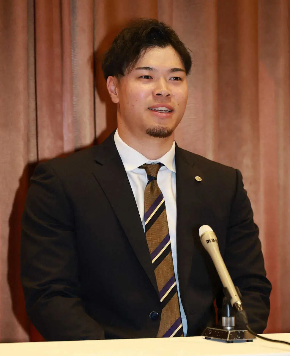 【画像・写真】阪神・佐藤輝明が契約更改後に沖縄で会見「想定より時間はかかったけど、きょうを迎えてうれしい」