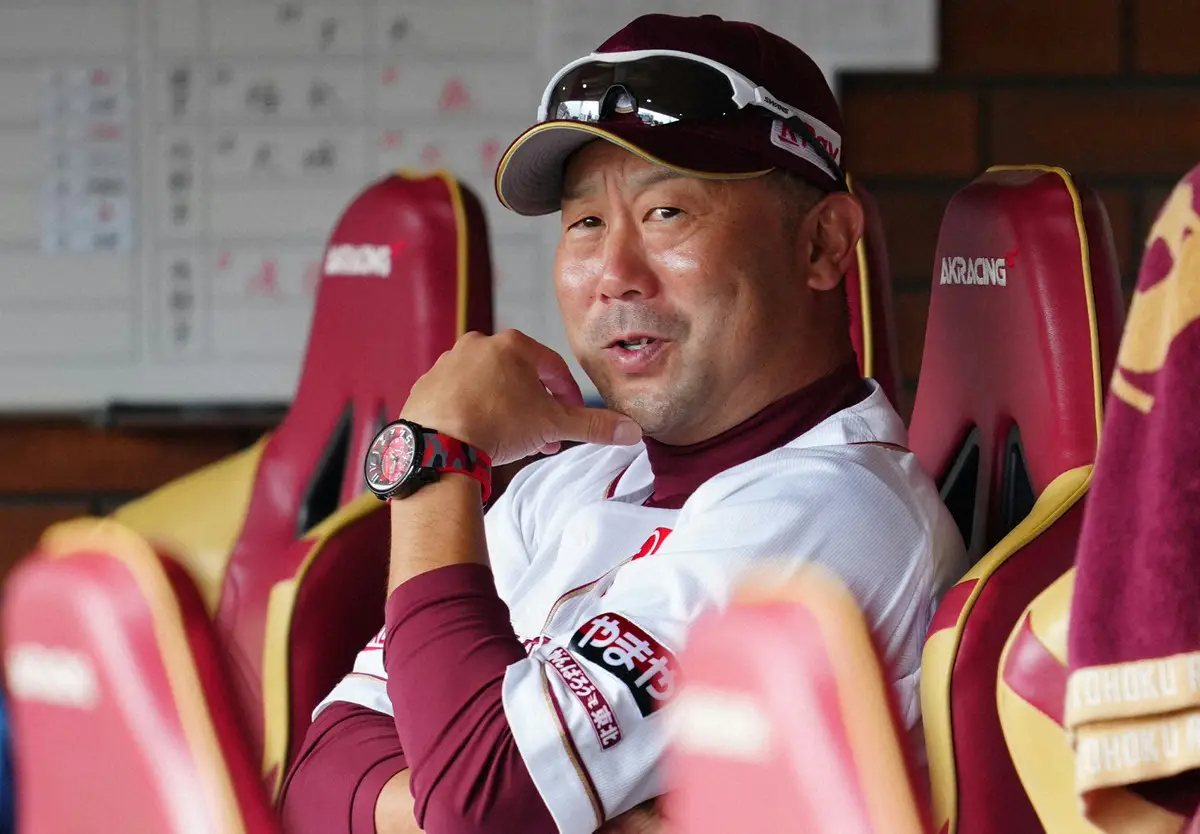 【画像・写真】楽天・三木監督、全体ミーティングで「勝ちましょう」　キャンプイン前日に気合注入「いよいよ始まるな」