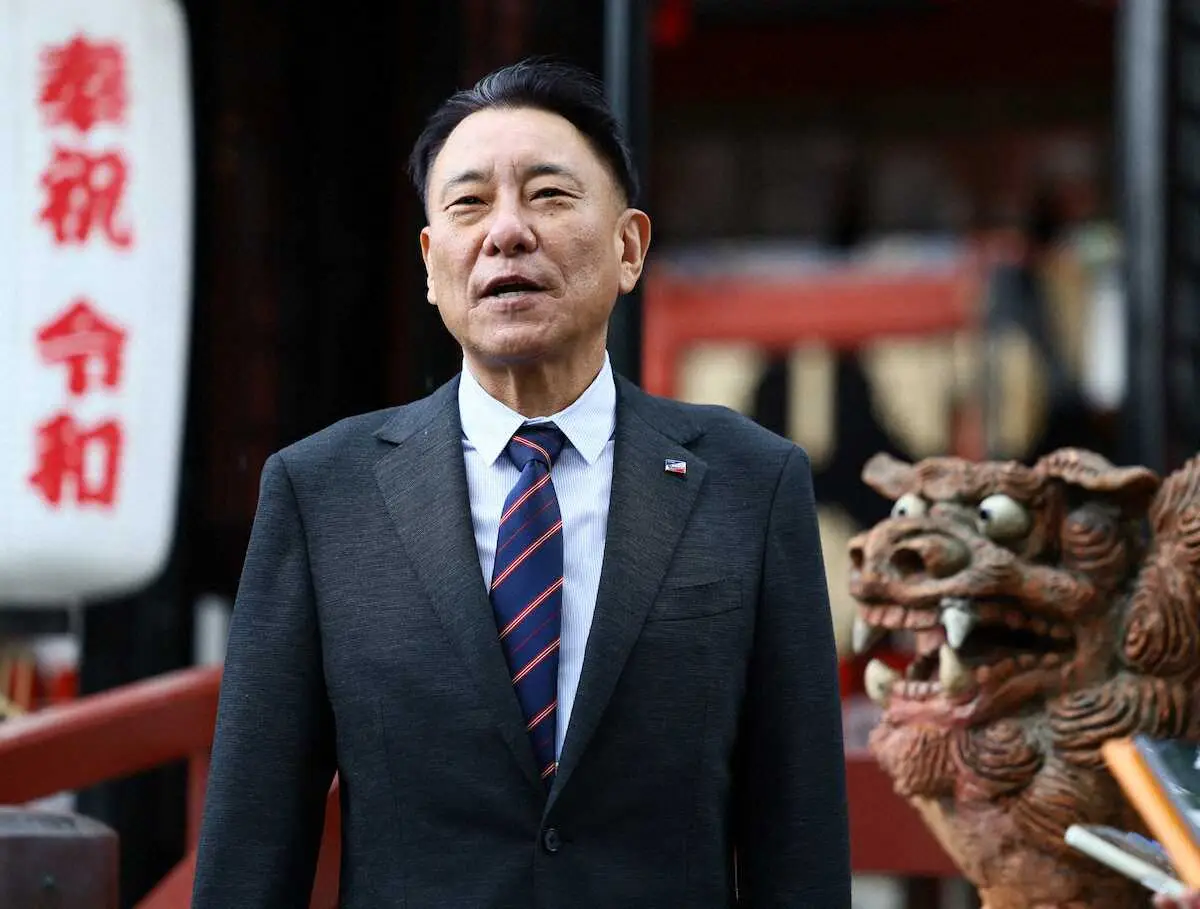 【画像・写真】ヤクルト・池山監督　つば九郎に対抗心　1番人気のマスコット「彼に負けないように…」