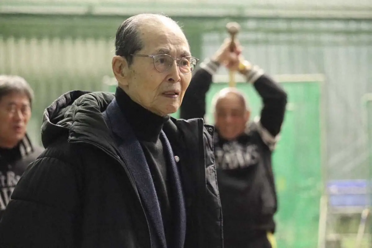 【画像・写真】年初は体調不良だったソフトバンク・王貞治会長　若手中心の筑後C組キャンプで指導　号令も飛ばす