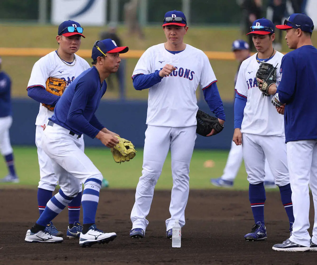 【画像・写真】ムネリンが中日キャンプ合流　選手兼コーチとして6日まで