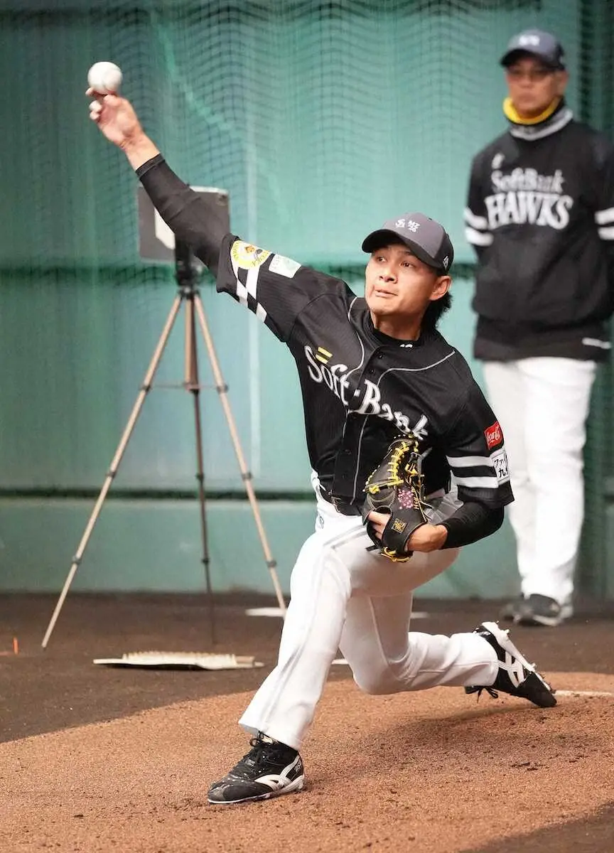 【画像・写真】ソフトバンク・徐若熙　初ブルペンで47球　小久保監督や城島CBOも熱視線