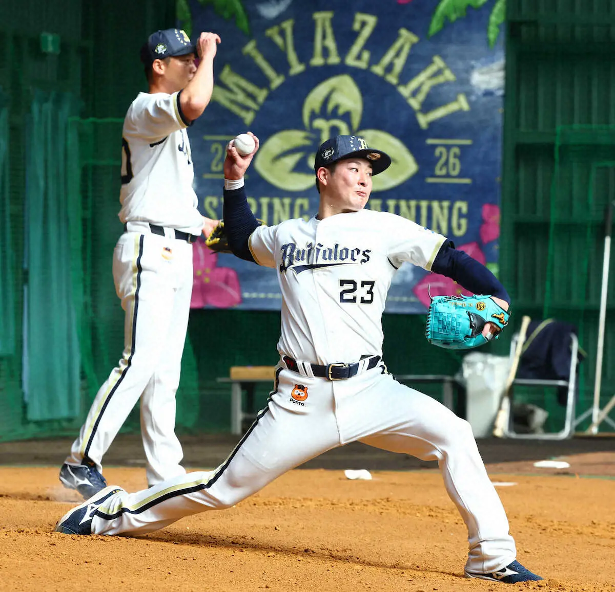 【画像・写真】オリックス・吉田輝星「ブンブン腕振れています」　TJ手術からの復活期す29球のブルペン投球