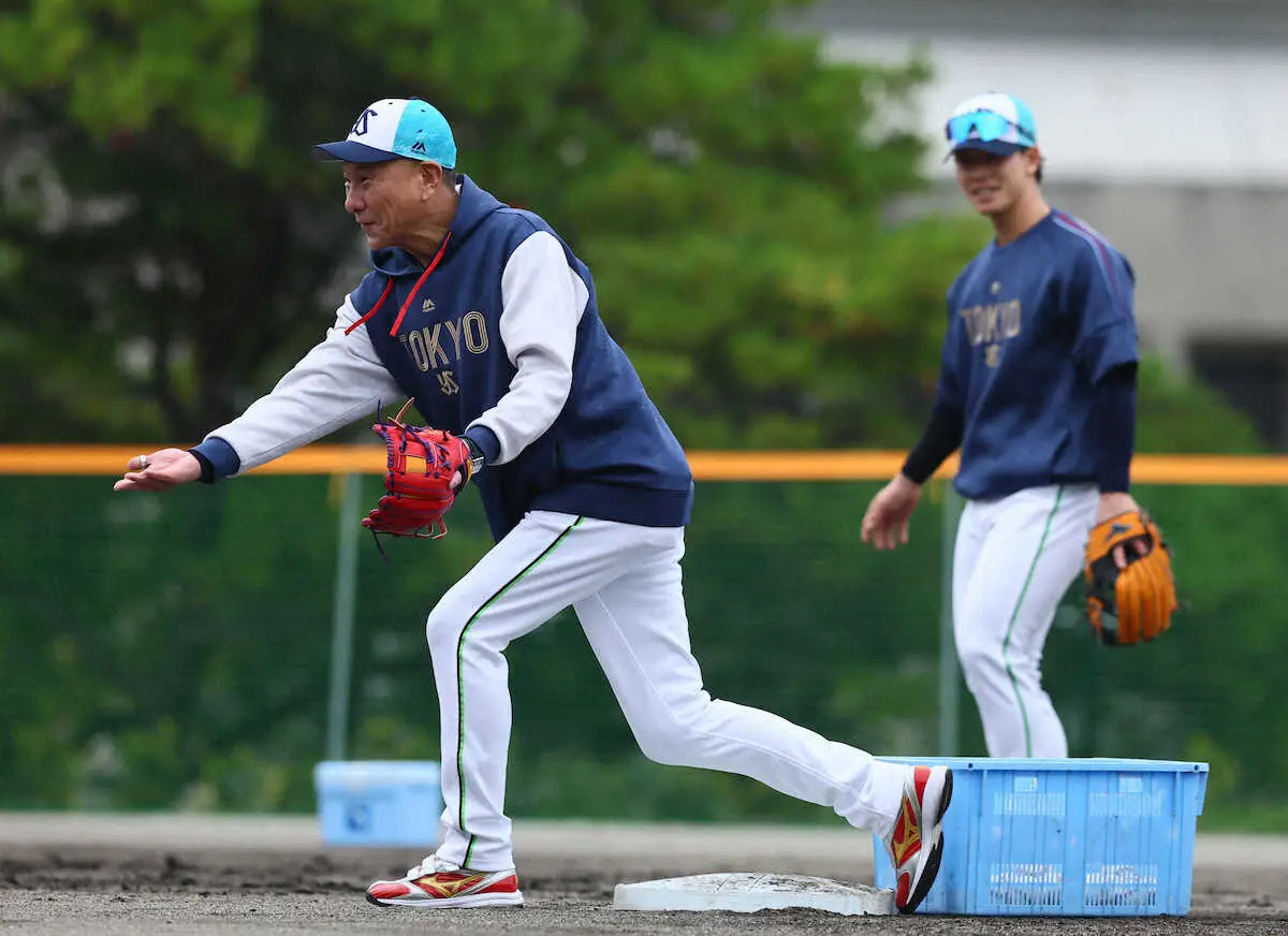 【画像・写真】ヤクルト池山塾開講　身ぶり手ぶりで指導　内山「面の使い方などを言ってもらった」