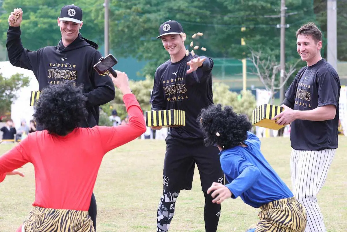 【画像・写真】虎の“ツインタワー”ラグズデールとルーカスが初ブルペン競演